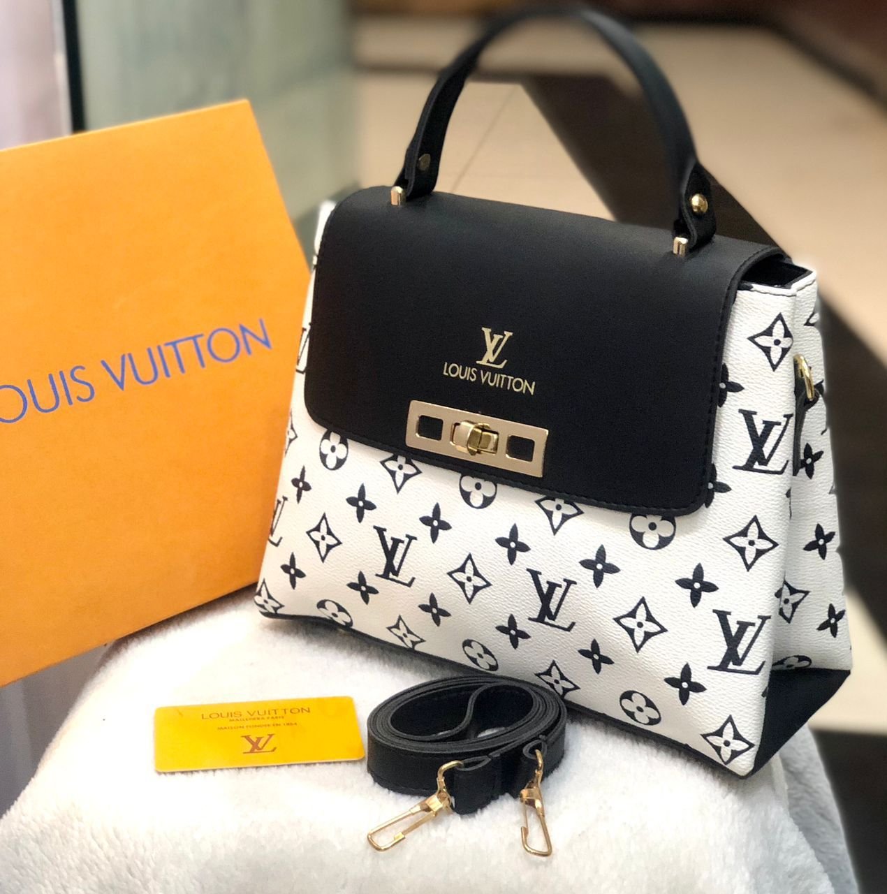 LV Women Fashion Bag Cross Body Bags Shoulder Bags Korean Style Ladies Phone Pouch Casual Crossbody Mobile Phone Bag Fashion Shoulder Bag Water Resistant Sling Bag - Image 2