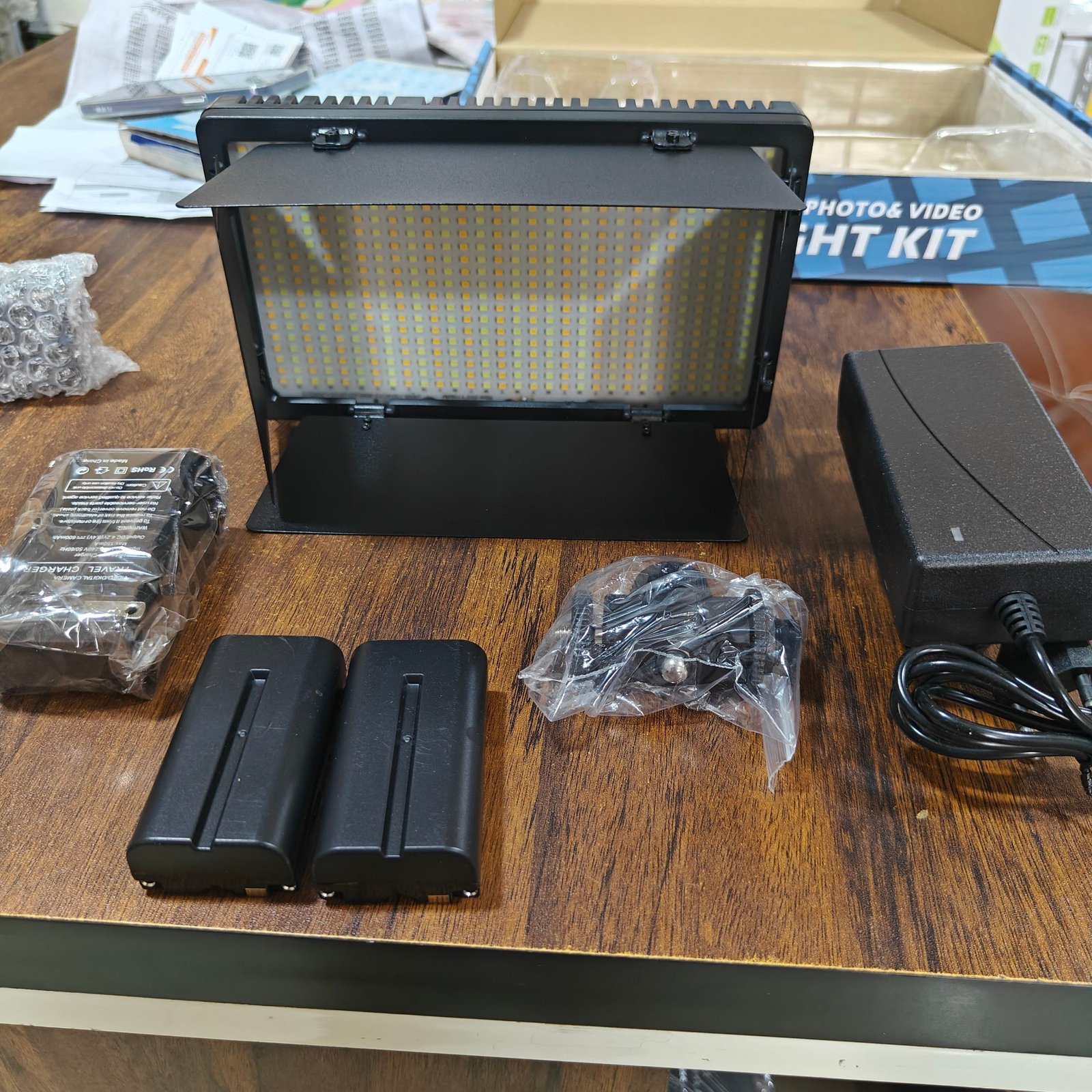 LED-U600+ Video LED Light with Batteries & Charger - 600 LEDs, Bi-Color Temperature Adjustable for DSLR Photography and Videography - Image 2