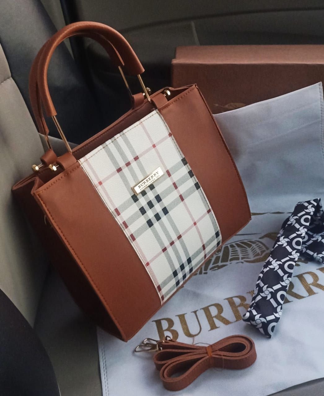 Burberry stylish bag - Image 6