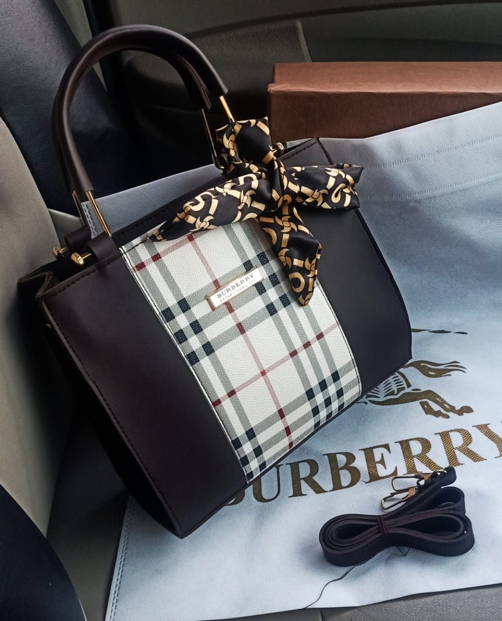 Burberry stylish bag - Image 3